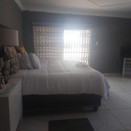 Mihandzu Guesthouse Randfontein Extérieur photo