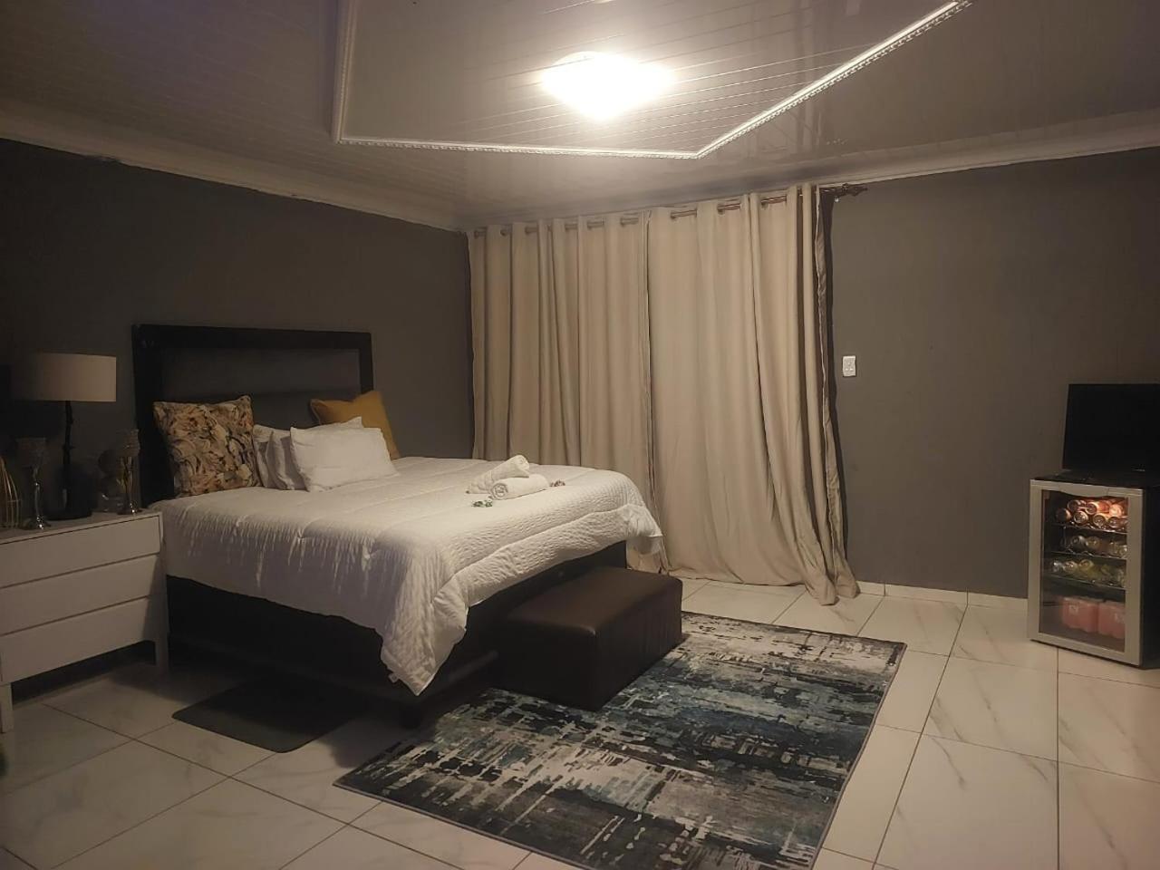 Mihandzu Guesthouse Randfontein Extérieur photo